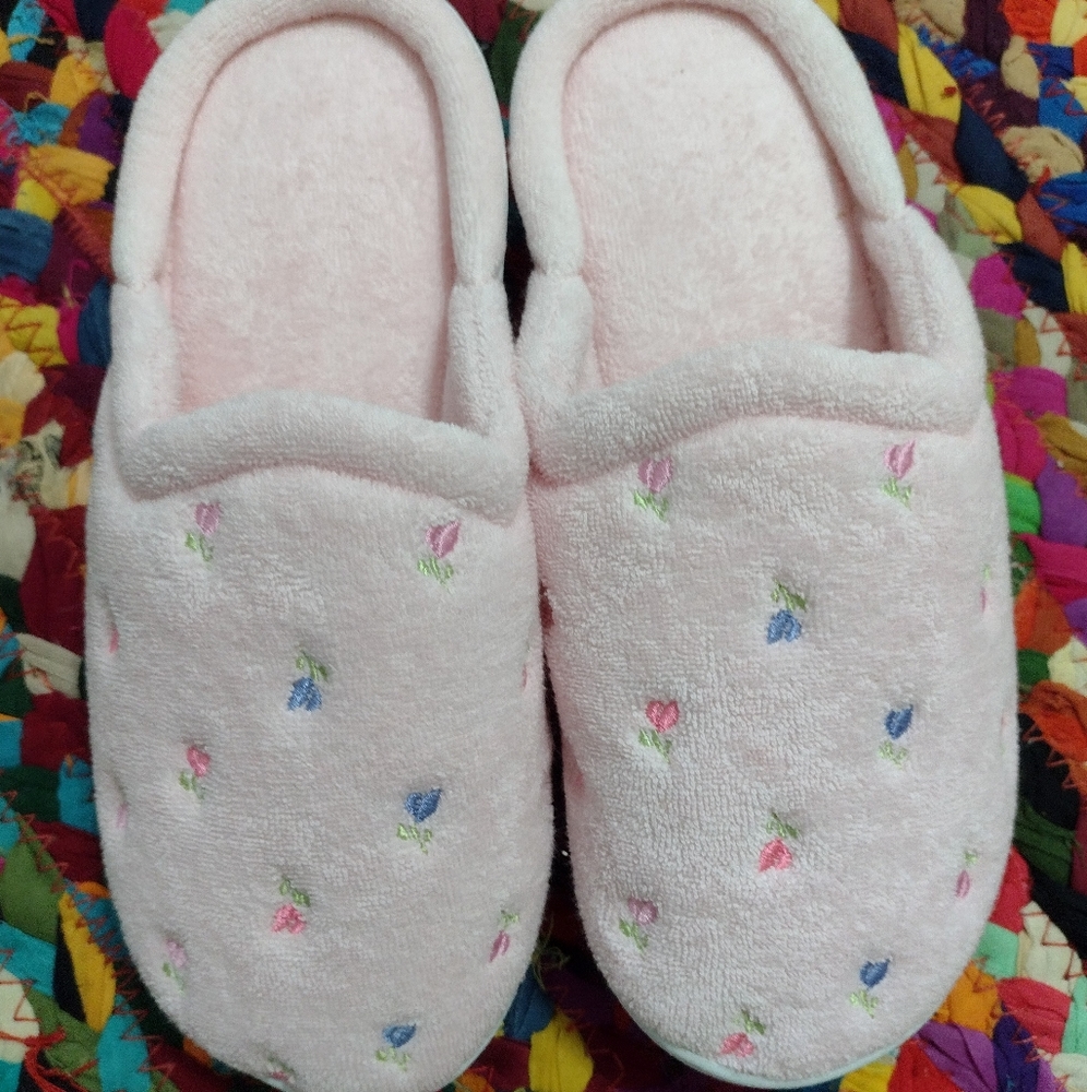 Isotoner embroidered slippers
